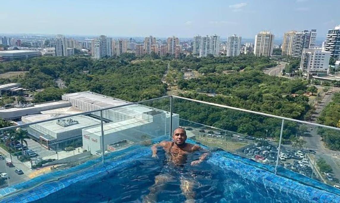 塞萨尔已经, 他是个挺传 塞萨尔已经, 他是个挺传